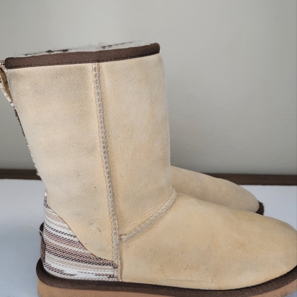 UGG CLASSIC SHORT SERAPE CREAM BOOTS Women Size 7 - Picture 3 of 8